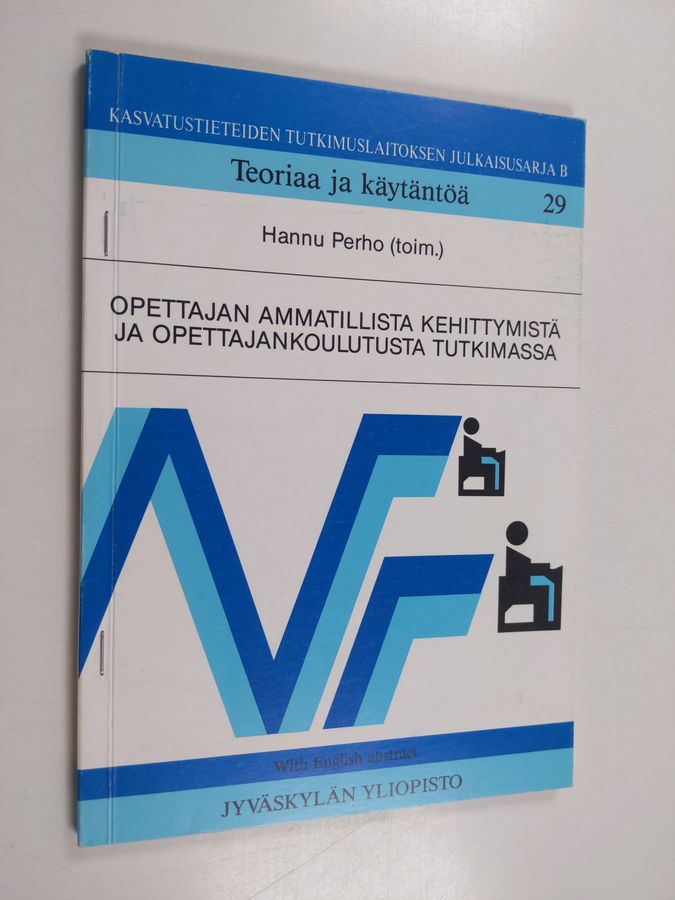 Opettajan ammatillista kehittymistä ja opettajankoulutusta tutkimassa =