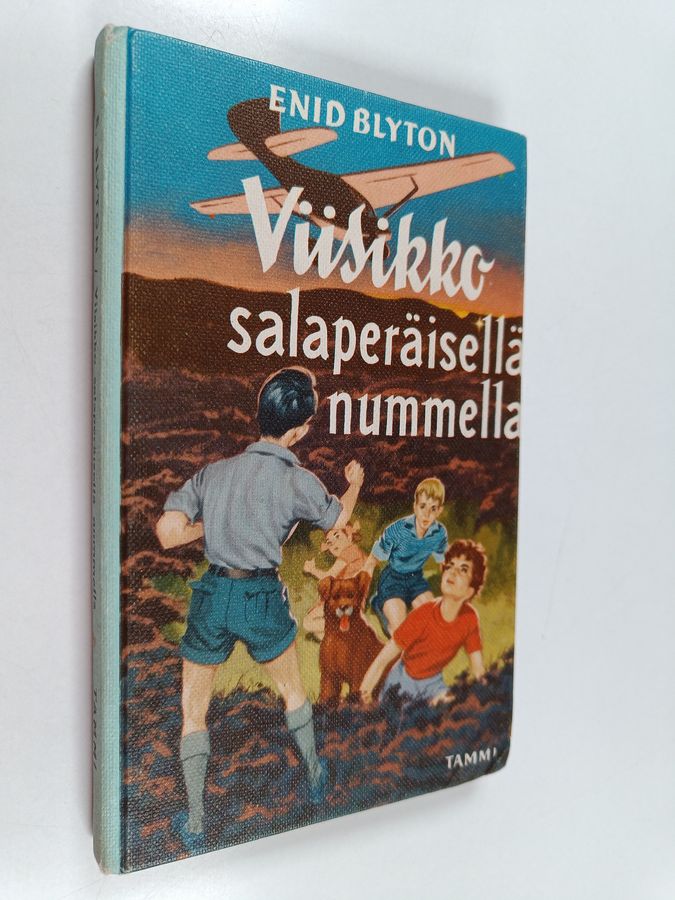 Enid Blyton : Viisikko salaperäisellä nummella