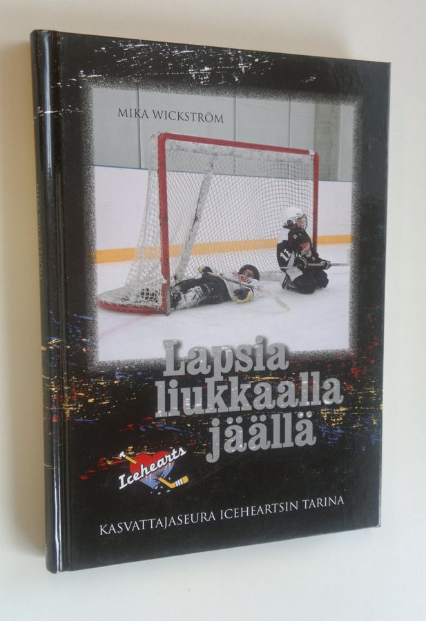 Mika Wickström : Lapsia liukkaalla jäällä : kasvattajaseura Iceheartsin tarina