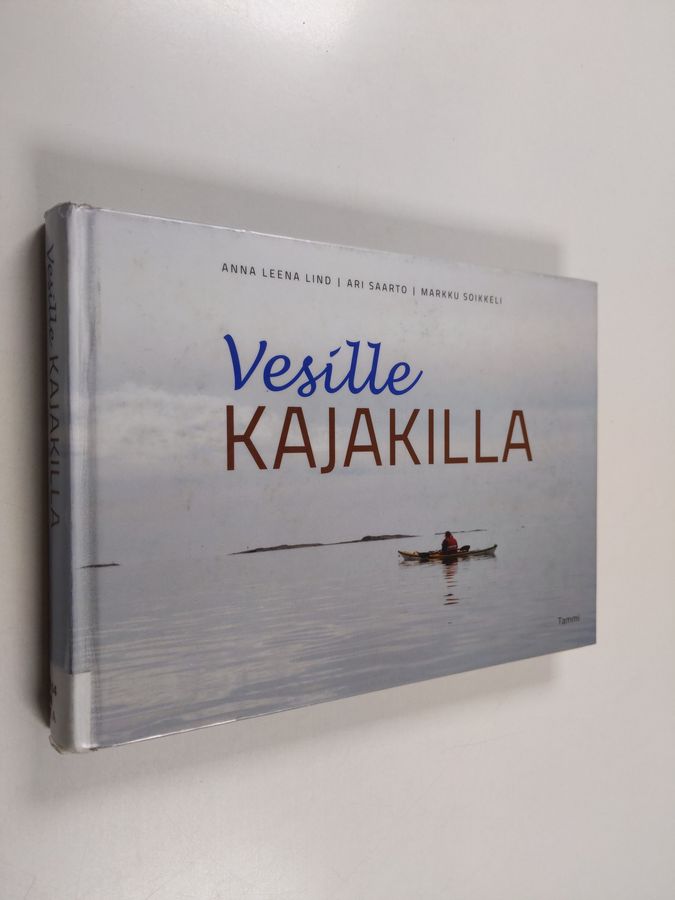 Vesille kajakilla