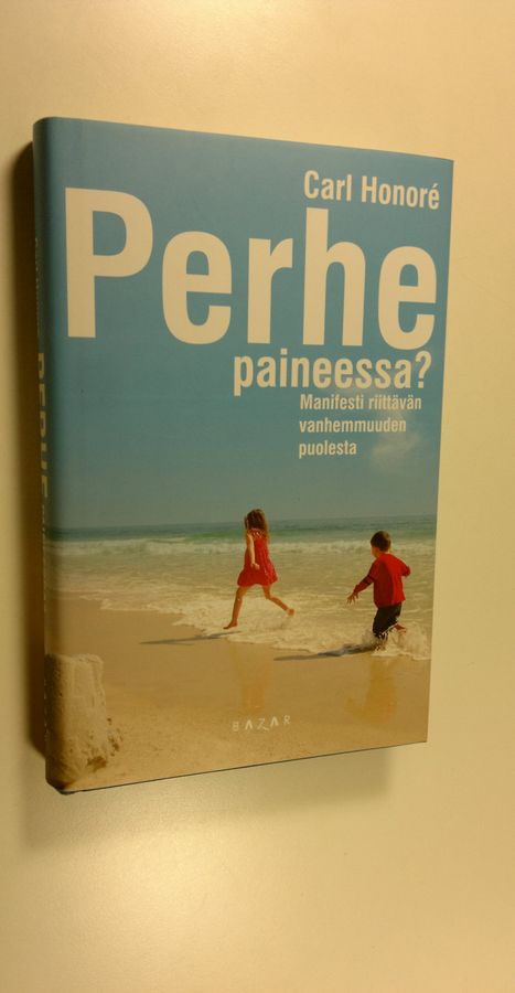 Carl Honore : Perhe paineessa : manifesti riittävän vanhemmuuden puolesta