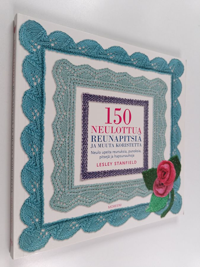 150 neulottua reunapitsiä ja muuta koristetta