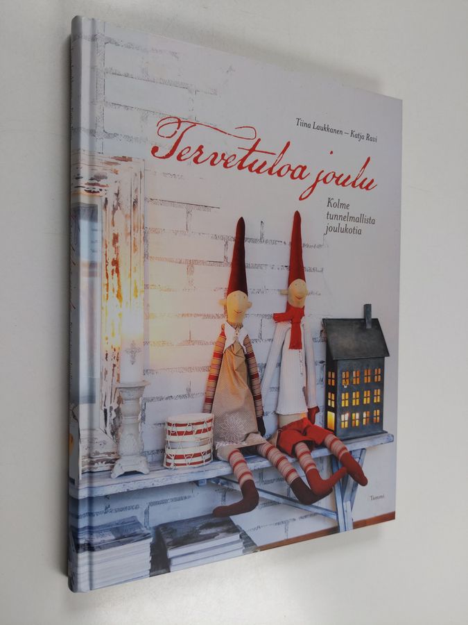 Tiina Laukkanen & Katja Ravi : Tervetuloa joulu : kolme tunnelmallista joulukotia