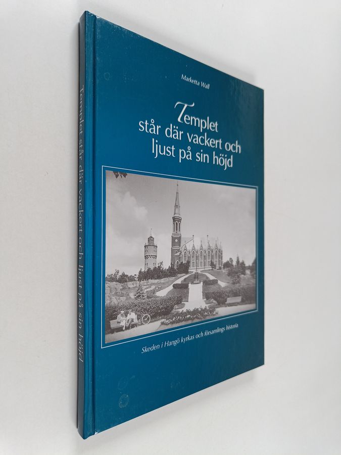 Templet står där vackert och ljust på sin höjd