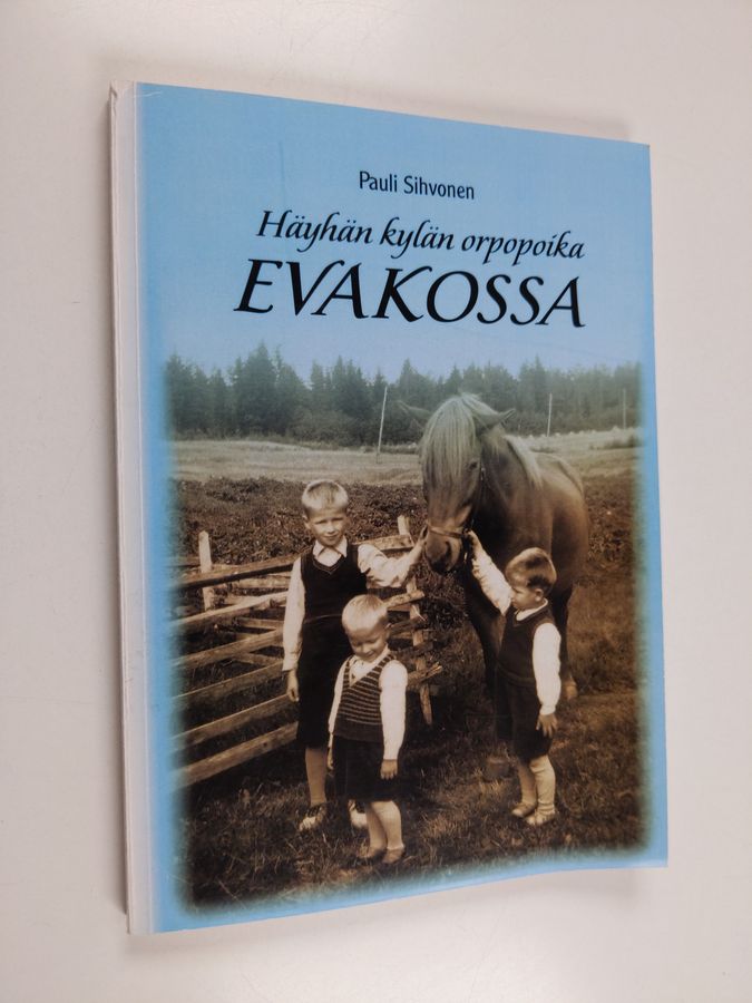 Häyhän kylän orpopoika evakossa.