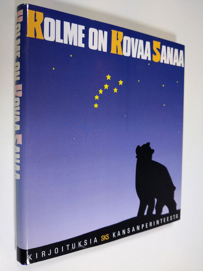 Kolme on kovaa sanaa