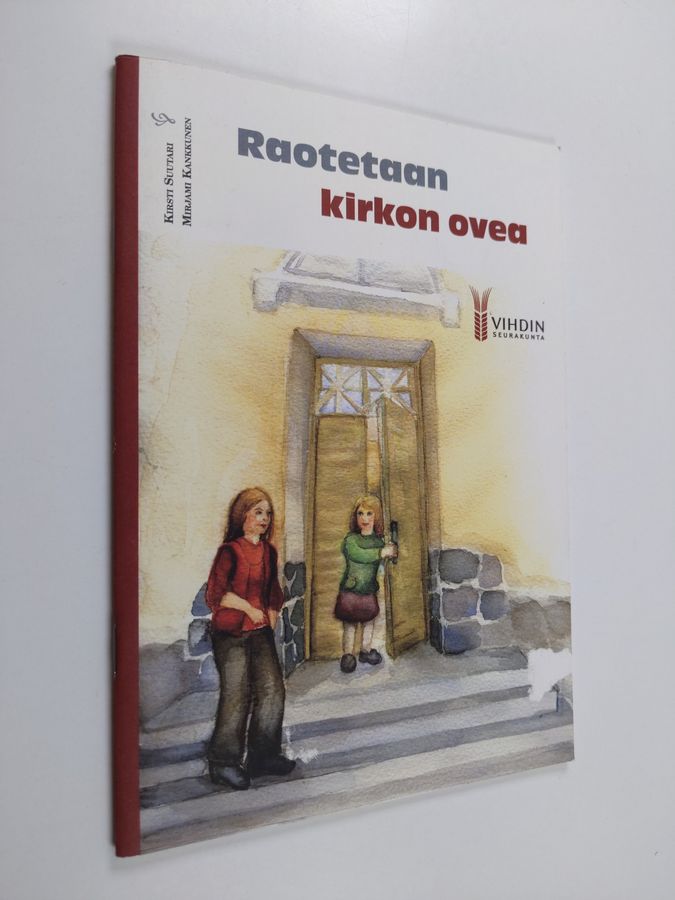 Raotetaan kirkon ovea