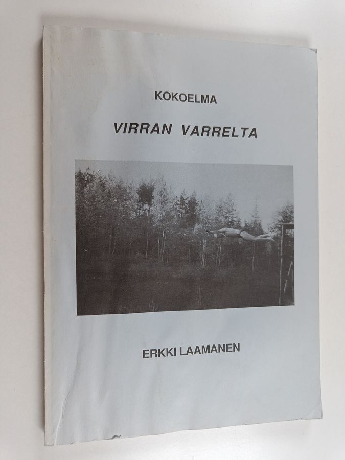 Kokoelma virran varrelta.