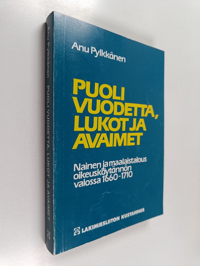 Puoli vuodetta, lukot ja avaimet