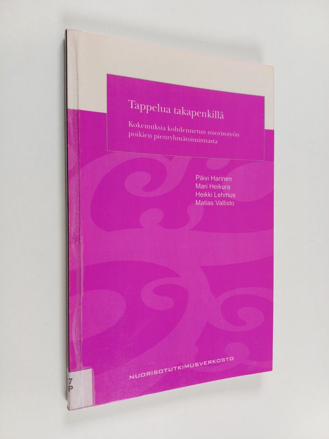 Tappelua takapenkillä