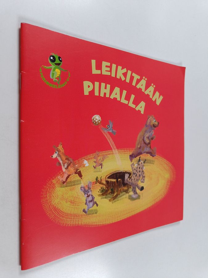 Leikitään Pihalla.