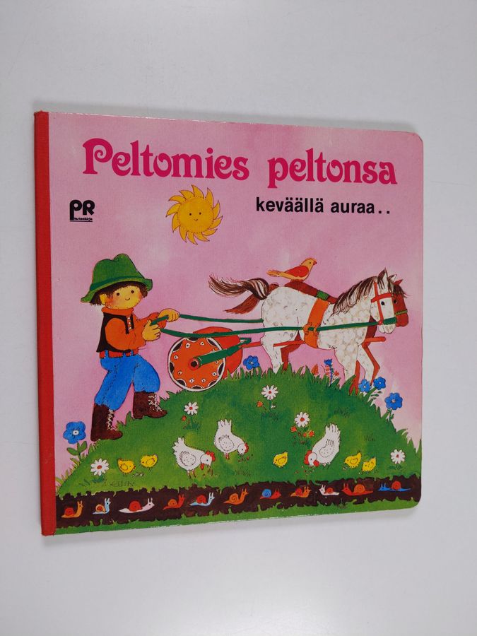 Peltomies peltonsa keväällä auraa..