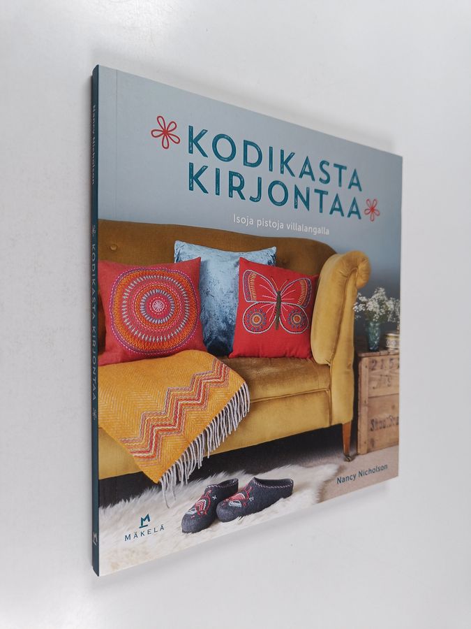 Nancy Nicholson : Kodikasta kirjontaa : Isoja pistoja villalangalla