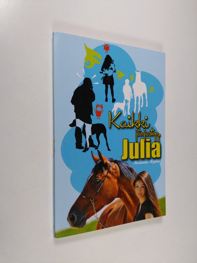 Kaikki järjestyy, Julia
