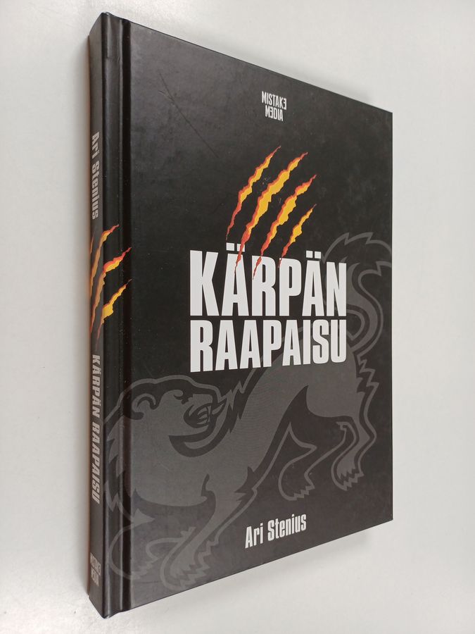 Ari Stenius : Kärpän raapaisu