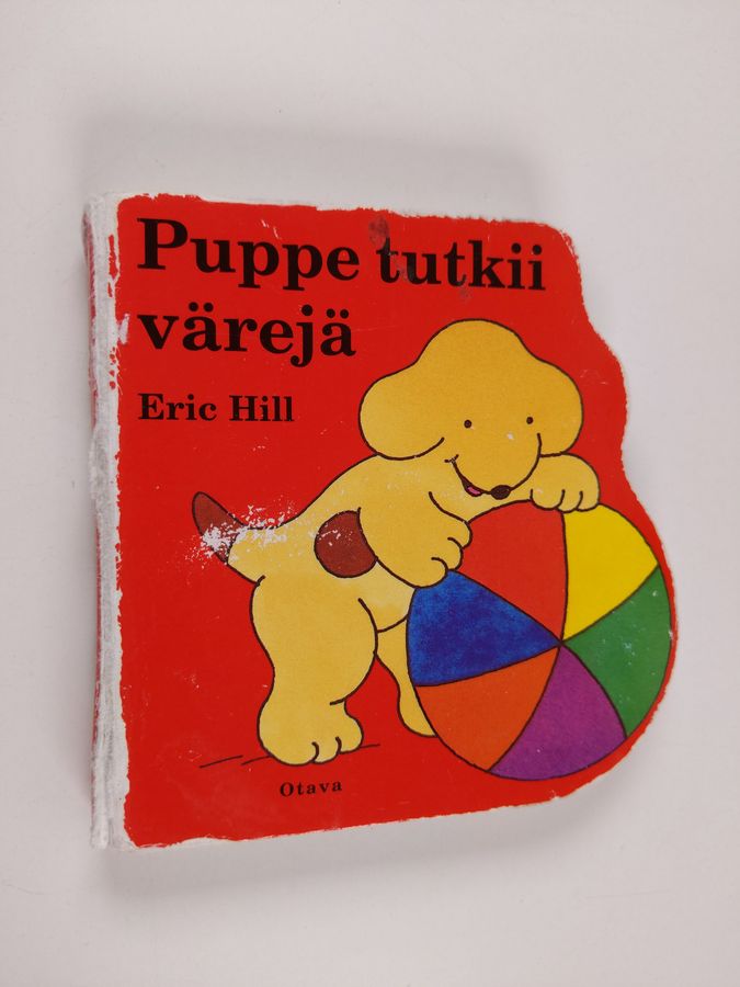Puppe tutkii värejä