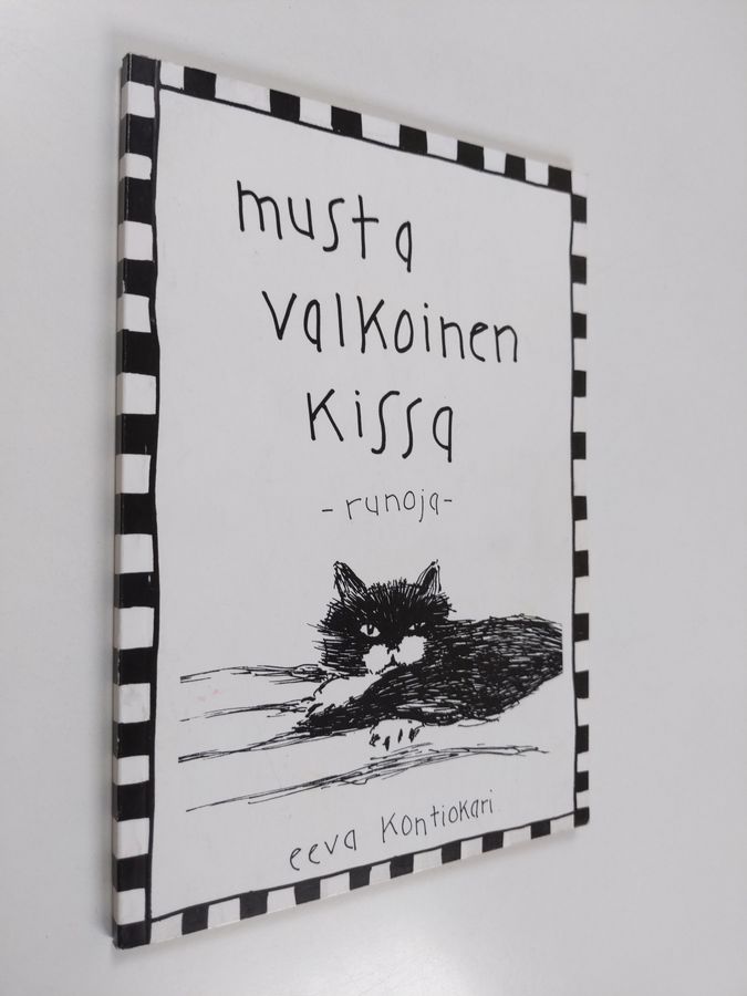Mustavalkoinen kissa