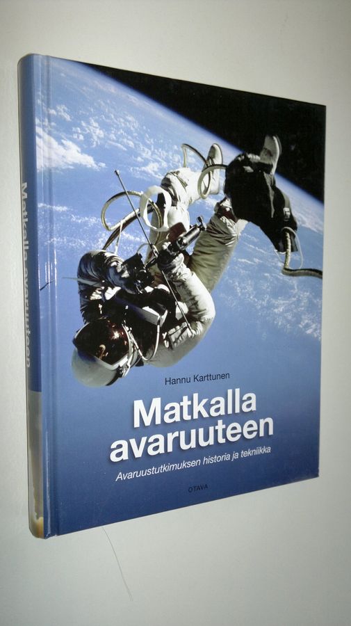Hannu Karttunen : Matkalla avaruuteen : avaruustutkimuksen historia ja tekniikka
