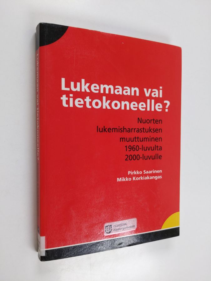 Lukemaan vai tietokoneelle?