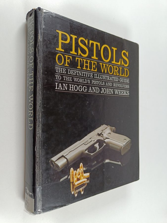 Ian Hogg : Pistols of the world : the definitive illustrated guide to the world's pistols and revolvers