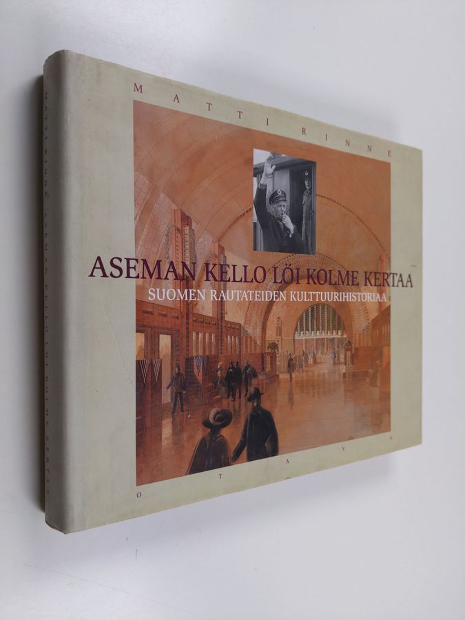 Aseman kello löi kolme kertaa