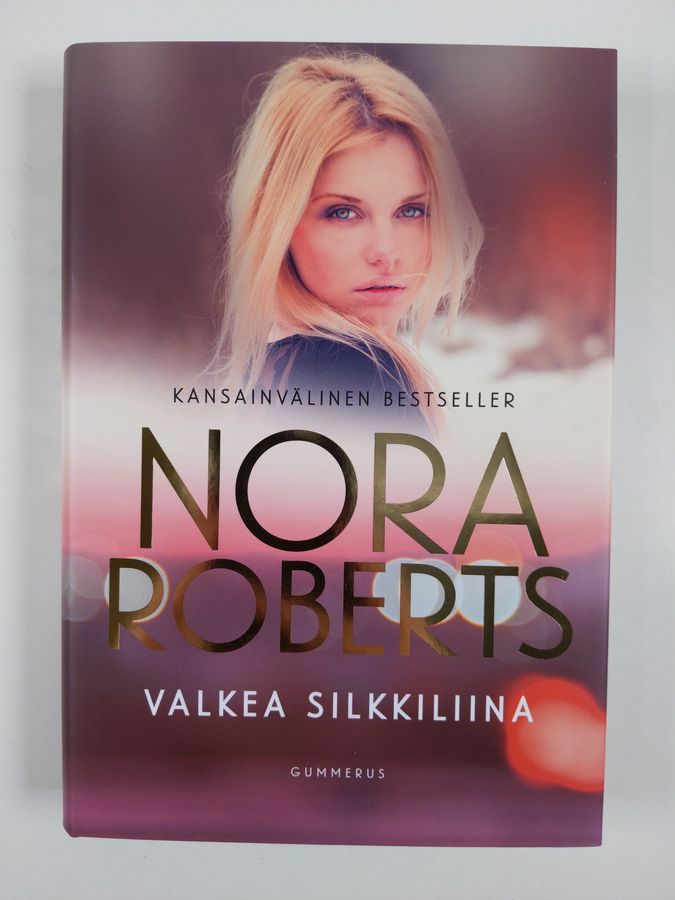 Nora Roberts : Valkea silkkiliina