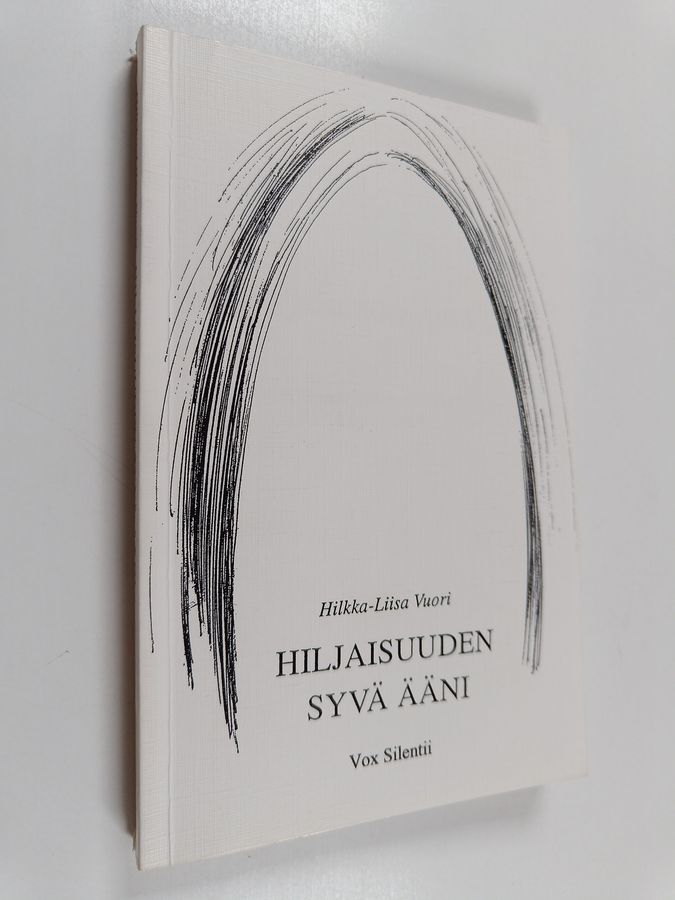 Hiljaisuuden syvä ääni