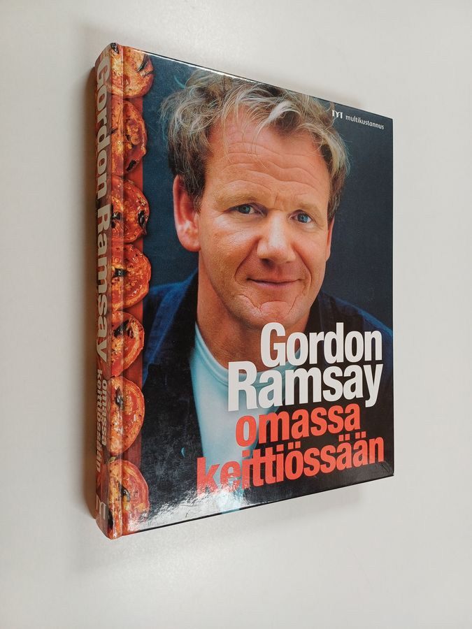 Gordon Ramsay omassa keittiössään