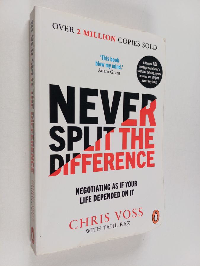 Christopher Voss : Never split the difference : negotiating as if your life depended on it
