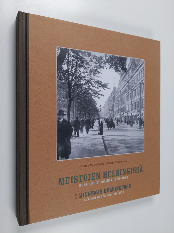 Riitta Pakarinen : Muistojen Helsingissä : kuva-albumi vuosilta 1900-1939 = I minnenas Helsingfors : en bildalbum från åren 1900-1939