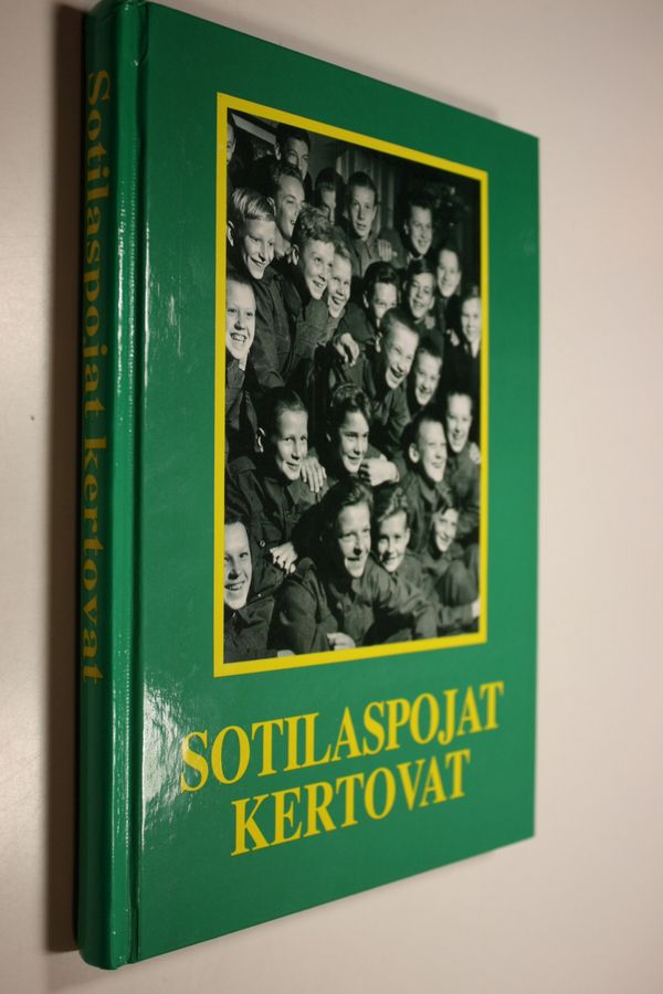Sotilaspojat kertovat : Helsingin ja ympäristön sotilaspoikakillan jäsenten muistelmia suojeluskuntapoikien ja sotilaspoikien toiminnasta silloin ja nyt