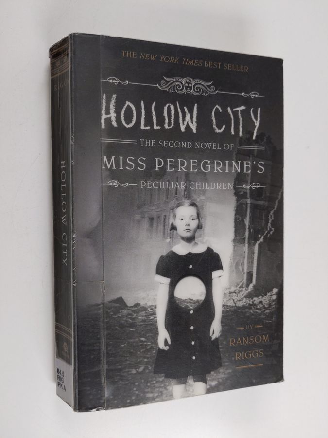 the second novel of miss peregrine's peculiar children