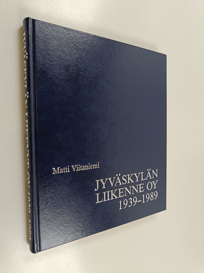 Matti Viitaniemi : Jyväskylän liikenne oy 1939-1989 : Rikkinen & Lievonen oy:stä osaksi Koiviston auto -yhtymää