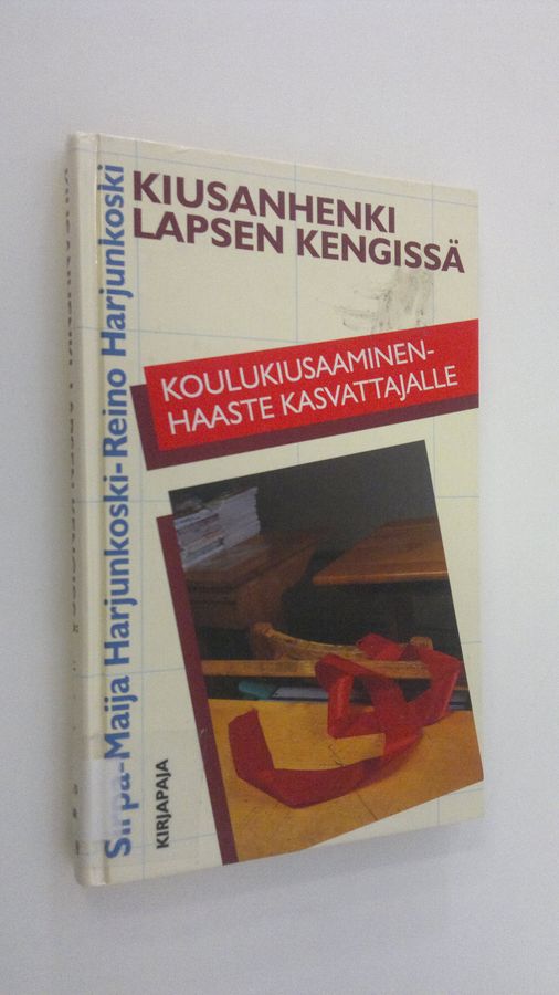 Kiusanhenki lapsen kengissä