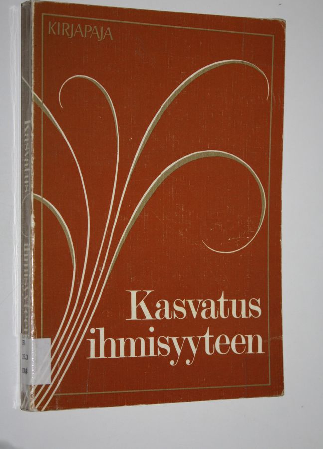 Kasvatus ihmisyyteen : Seurakuntaopiston ja Luther-opiston juhlakirja