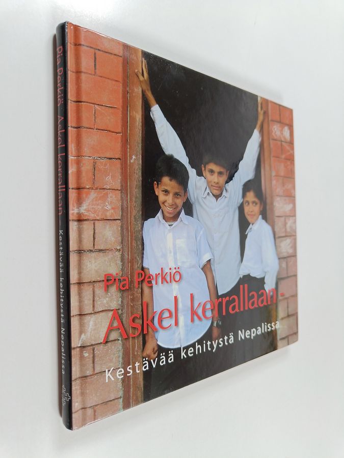 Askel kerrallaan