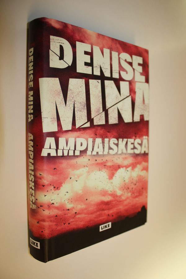 Denise Mina : Ampiaiskesä