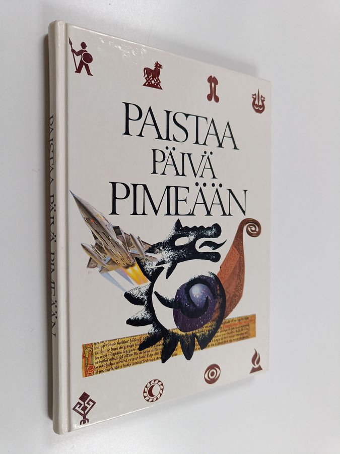 Paistaa päivä pimeään