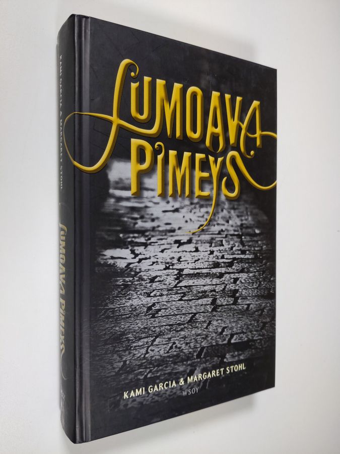 Margaret Stohl & Kami Garcia : Lumoava pimeys