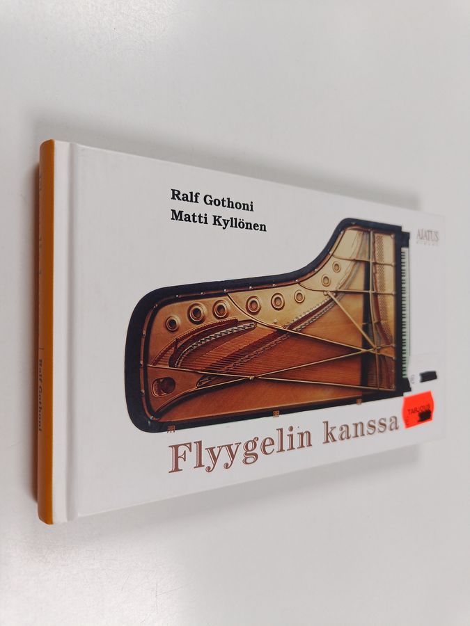 Flyygelin kanssa