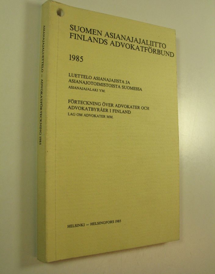 Suomen asianajajaliitto = Finlands advokatförbund 1985 : luettelo asianajajista ja asianajotoimistoista Suomessa
