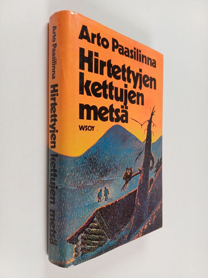 Arto Paasilinna : Hirtettyjen kettujen metsä