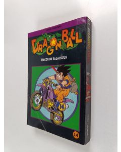 Kirjailijan Akira Toriyama käytetty kirja Piccolon salaisuus