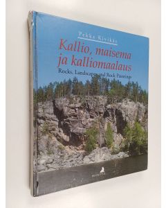 Kirjailijan Pekka Kivikäs käytetty kirja Kallio, maisema ja kalliomaalaus : Rocks, landscapes and rock paintings