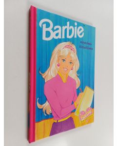 Tekijän Marja-Leena Mikkola  käytetty kirja Barbie näytelmäkirjailijana