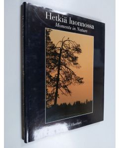 Kirjailijan Kyösti Huotari käytetty kirja Hetkiä luonnossa = Moments in nature