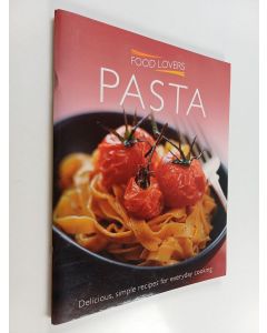 Kirjailijan Judith Könemann käytetty teos Pasta