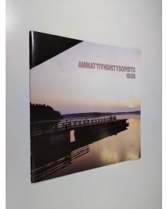 käytetty teos Ammattiyhdistysopisto toimintakertomus 1989