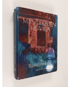 Kirjailijan David Hewson käytetty kirja Mysteerien huvila