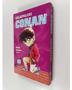 Kirjailijan Gosho Aoyama käytetty kirja Salapoliisi Conan 57